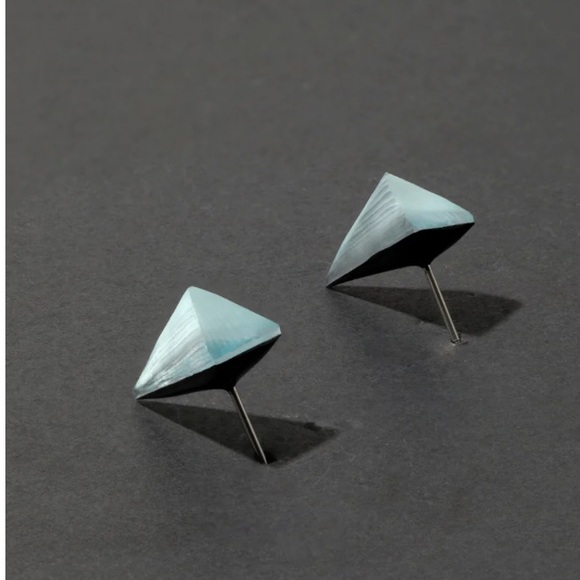 ALEXIS BITTAR NWT Grey Blue Hand Carved Painted Lucite Pyramid Post Earrings - Picture 2 of 10